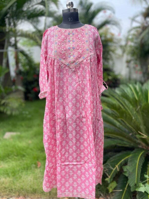 BLUSH PINK NYRA CUT
